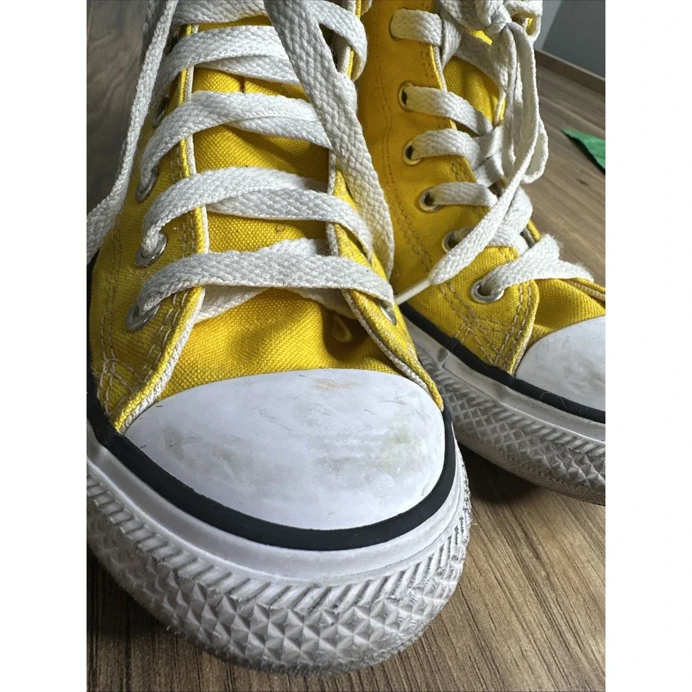 Chick Taylor Converse Kids‎ Size 3 High top Sneakers Yellow